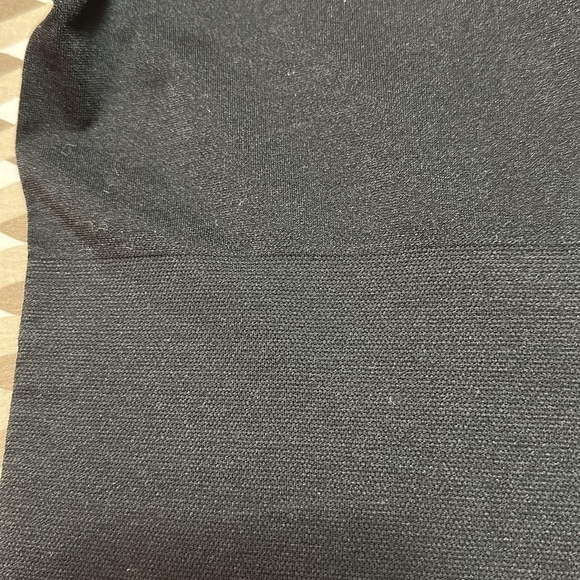 Yummie Shapewear Nylon Seamless 2-Way Tank NWT Size ML - Picture 9 of 9